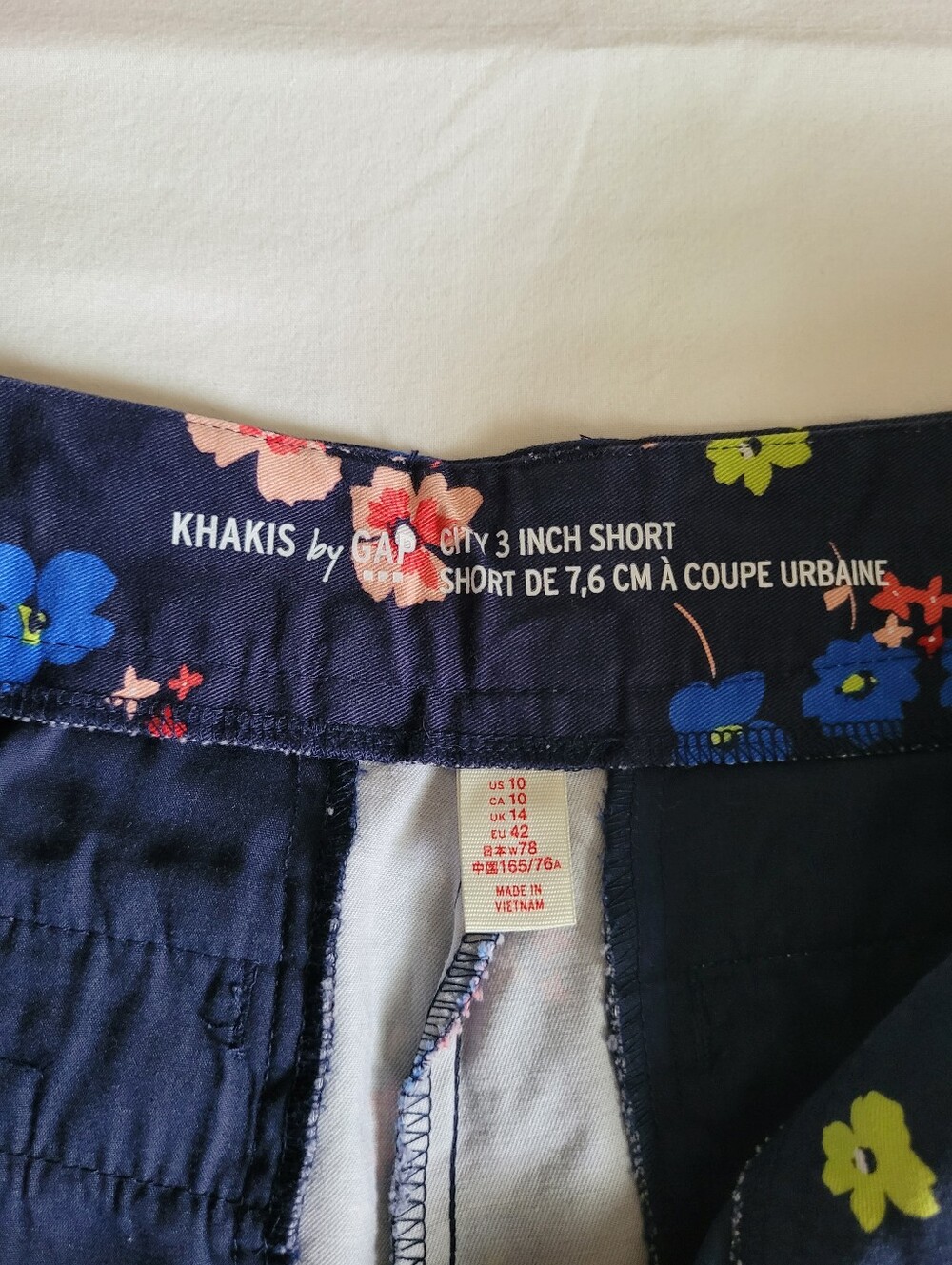 GAP- Khakis by Gap Shorts - Sz 10, Navy & Floral, EUC - Picture 6 of 9